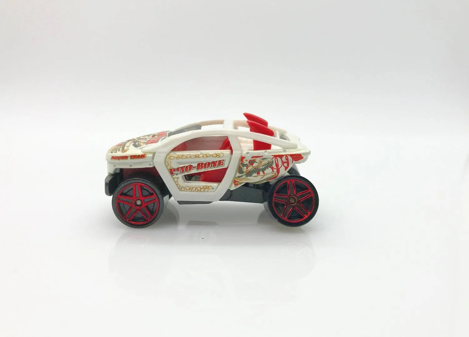 Hot Wheels White Moto-Crossed (2009)