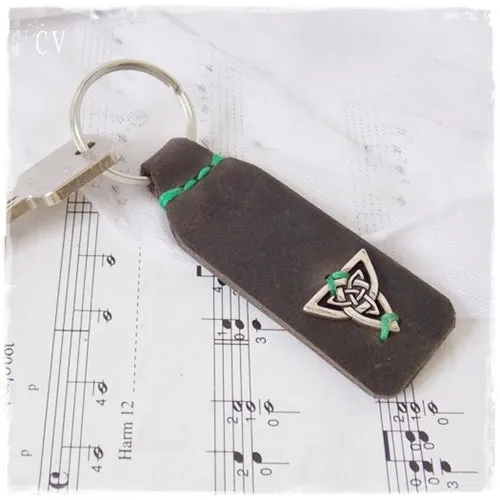 Large Triquetra Keychain ~