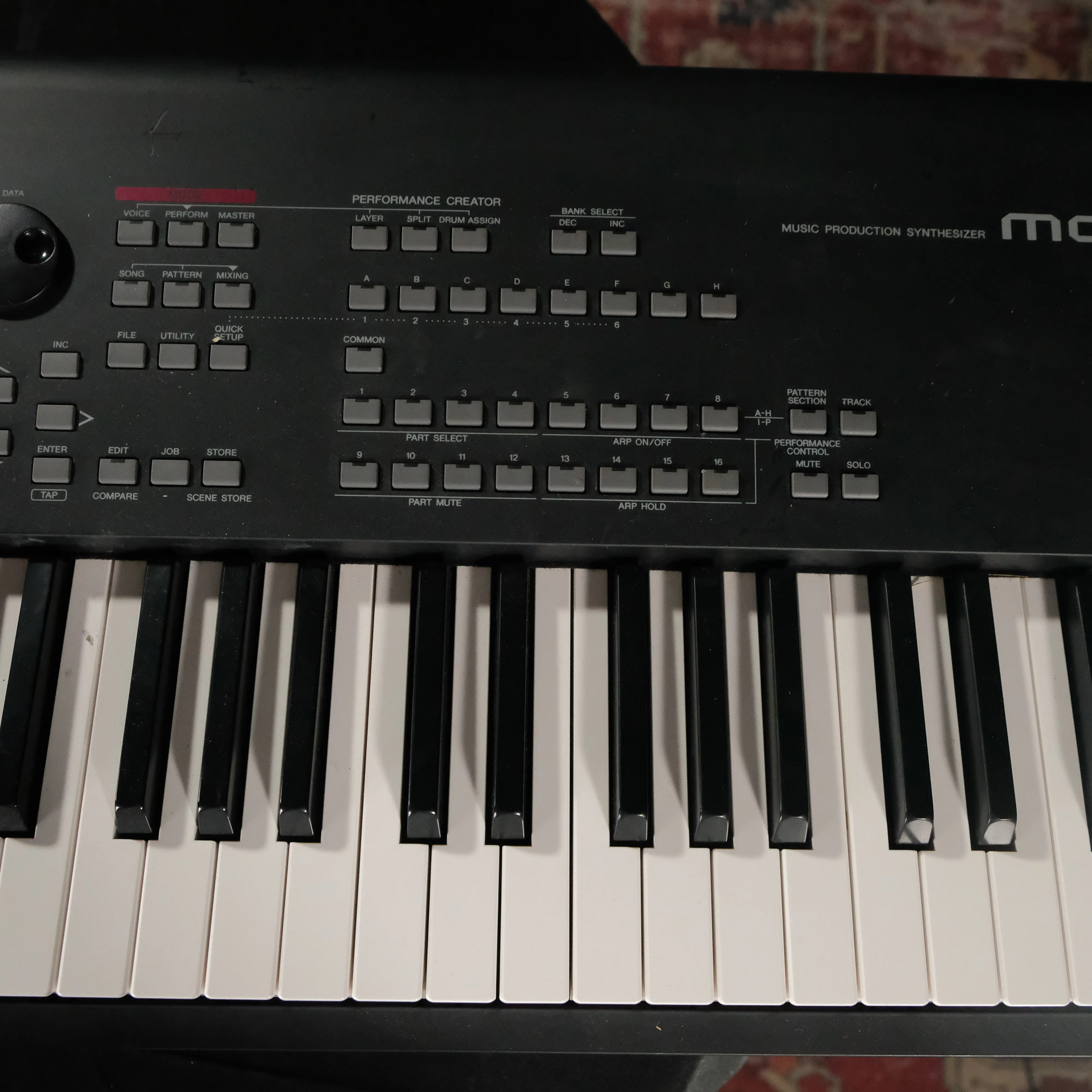 Yamaha MO8 Keyboard 88-Key Synthesizer