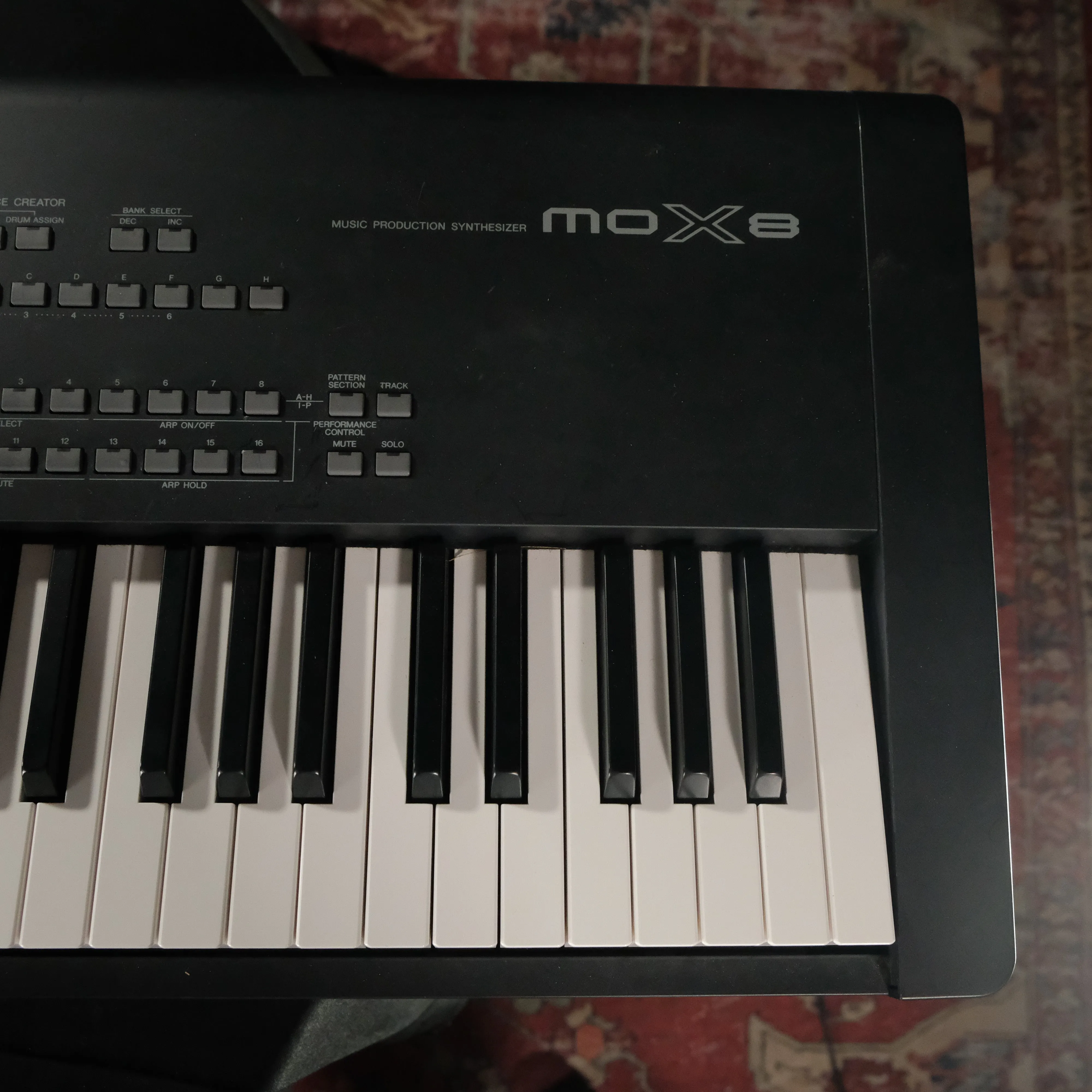 Yamaha MO8 Keyboard 88-Key Synthesizer